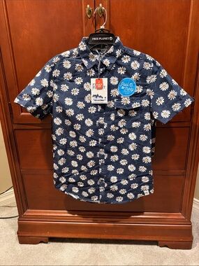 Free Planet Men's Navy Blue Daisy Print Button Up and Shorts Cabana Set